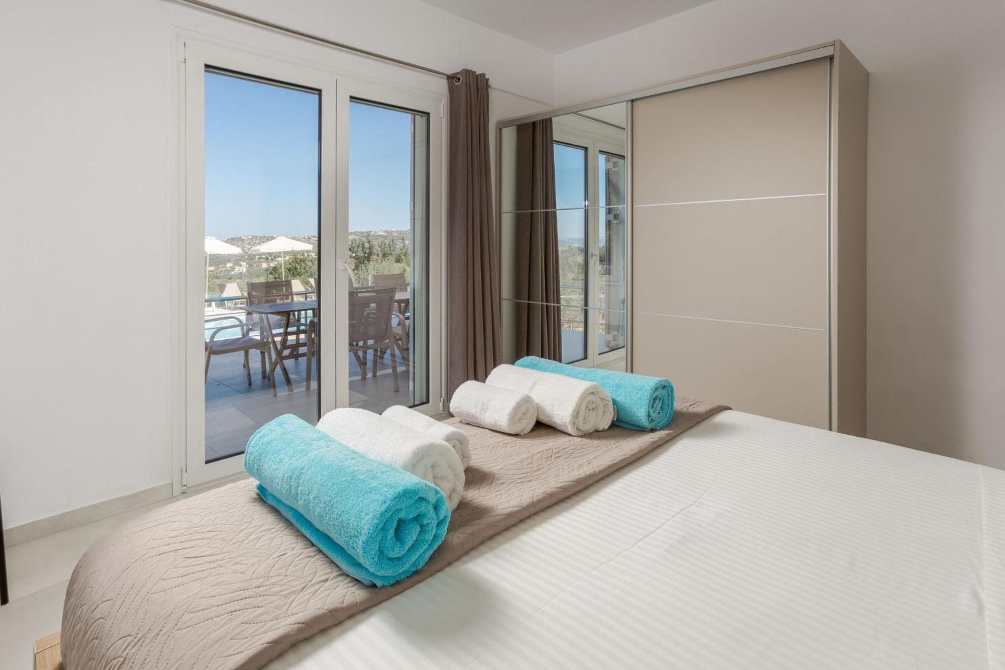 Villa Konstantinos Hilltop Vineyard Escape อัลมีรีดา ภายนอก รูปภาพ